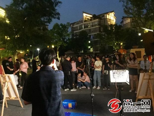 常德街头艺人一曲《像我这样的人》声音堪比原